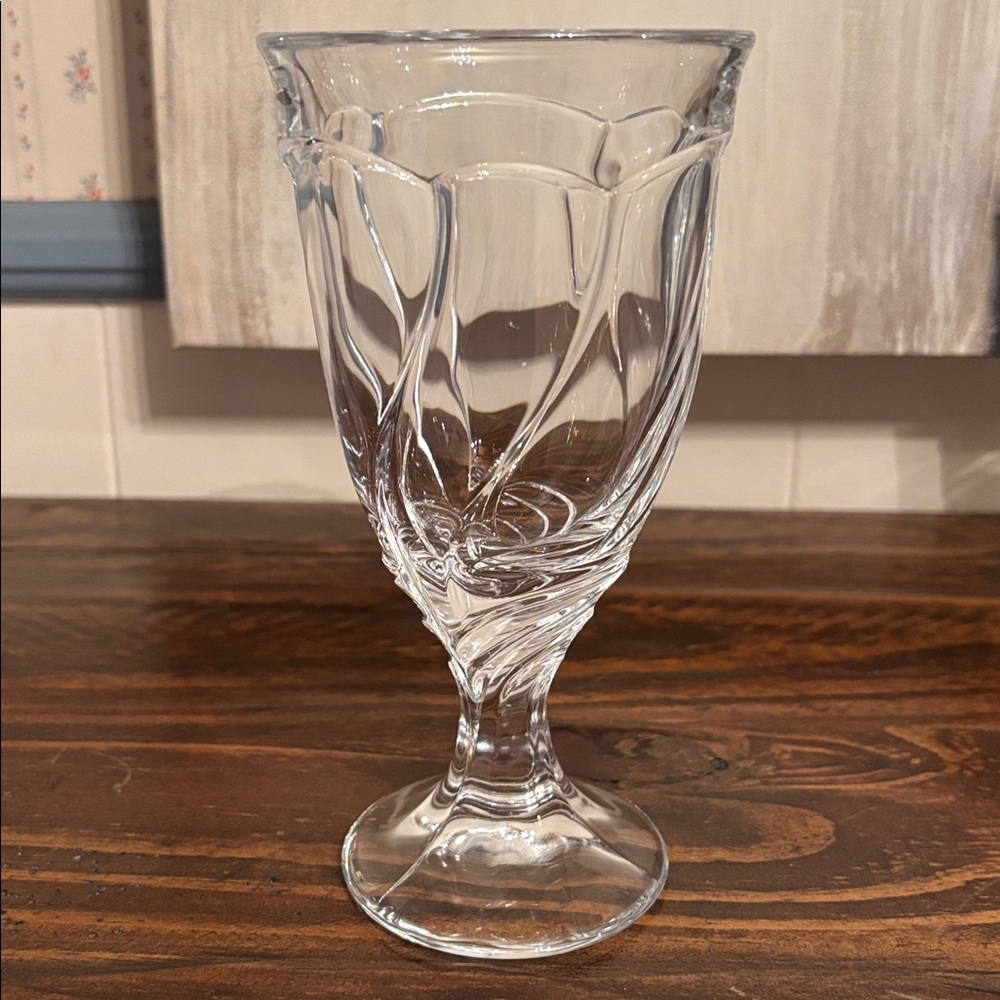 Noritake "Sweet Swirl-Clear" Water Goblet Pressed Glass Discontinued Pattern - Picture 2 of 7